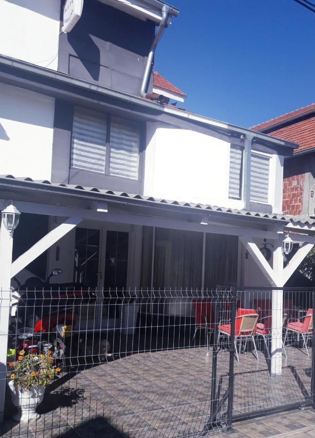Apartmani Ni Exteriér fotografie